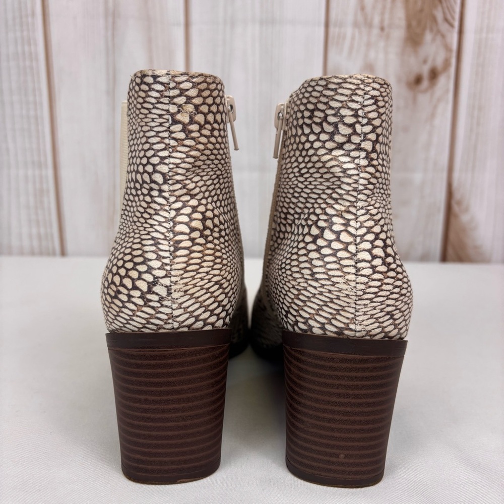 The Limited Kiki Chelsea Boots Vegan Snakeskin Heeled Ankle Booties Tan Size 7.5 - Picture 8 of 16